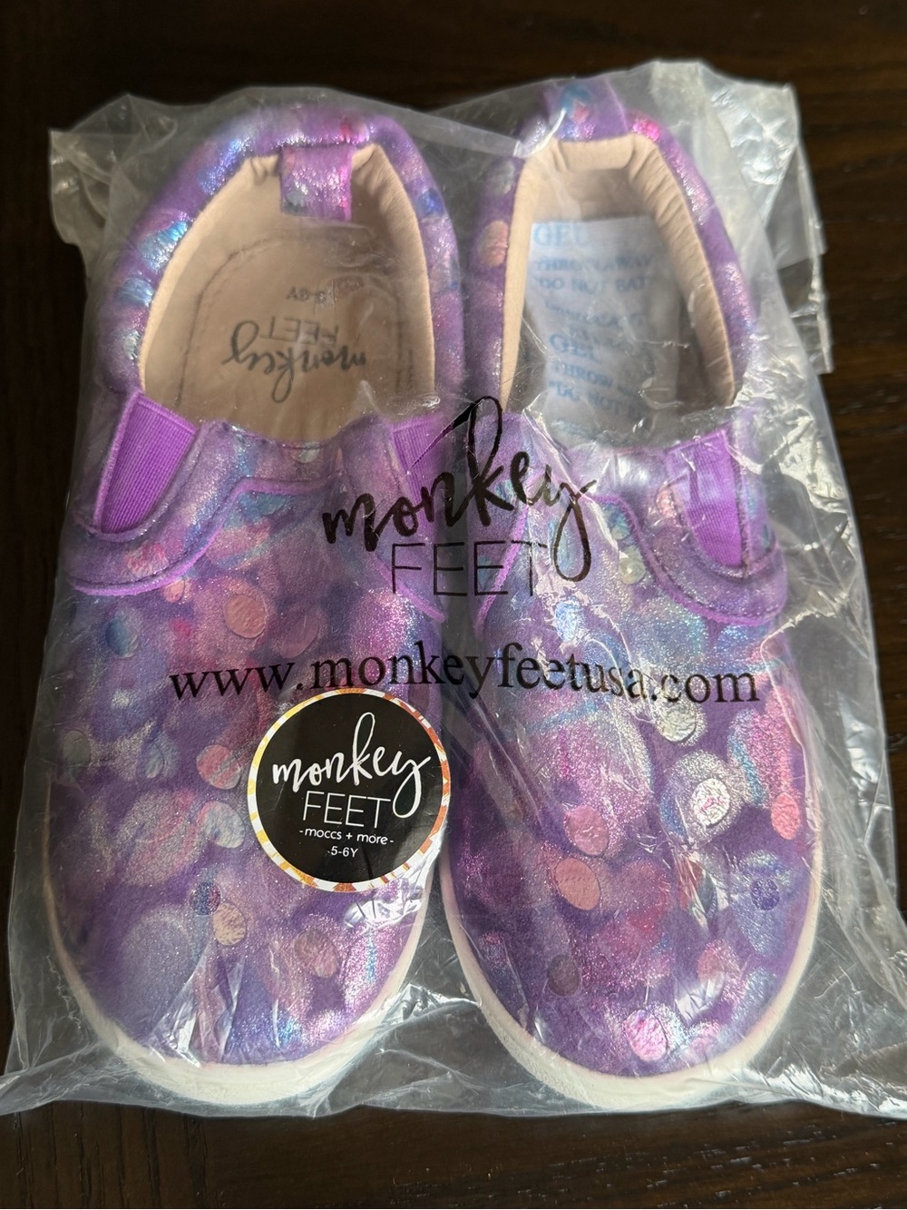 Monkey Feet Girls' Celebration slides